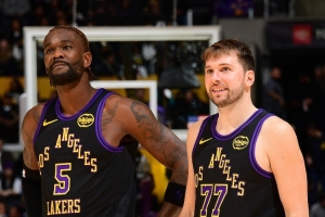 弗莱：艾顿干啥都是半吊子 湖人有詹东里在凭啥把球给他打啊？